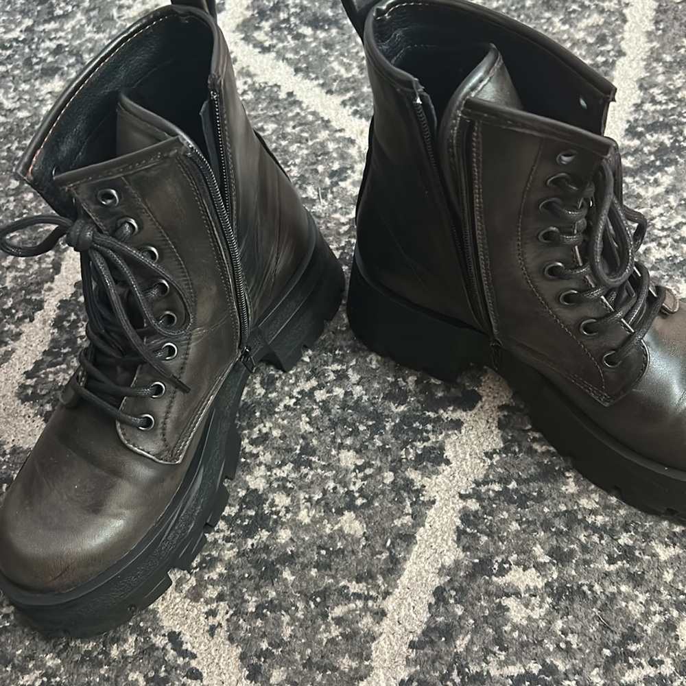Steve Madden Rascal Combat Boots, Size 9 - Picture 8 of 12